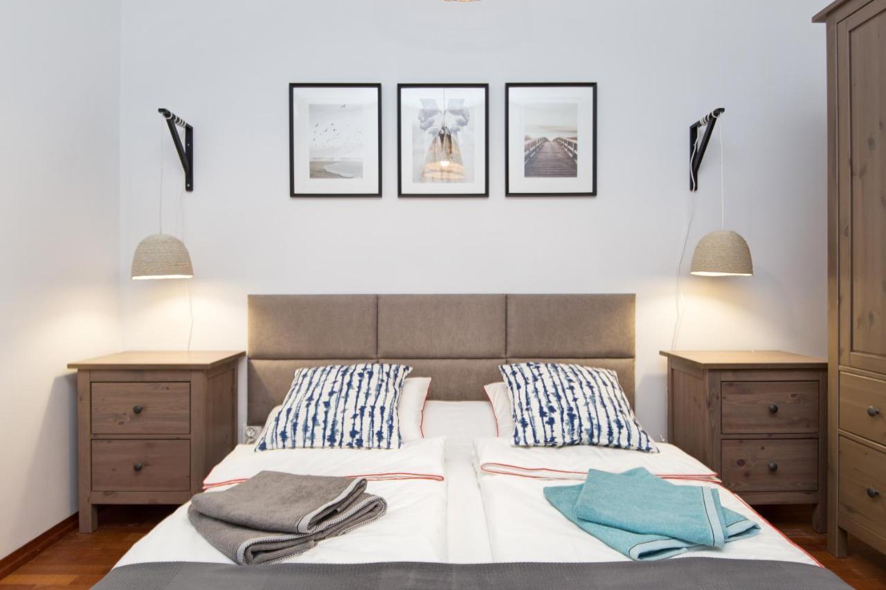 Apartament Nadmorski Dwor Гданск Екстериор снимка